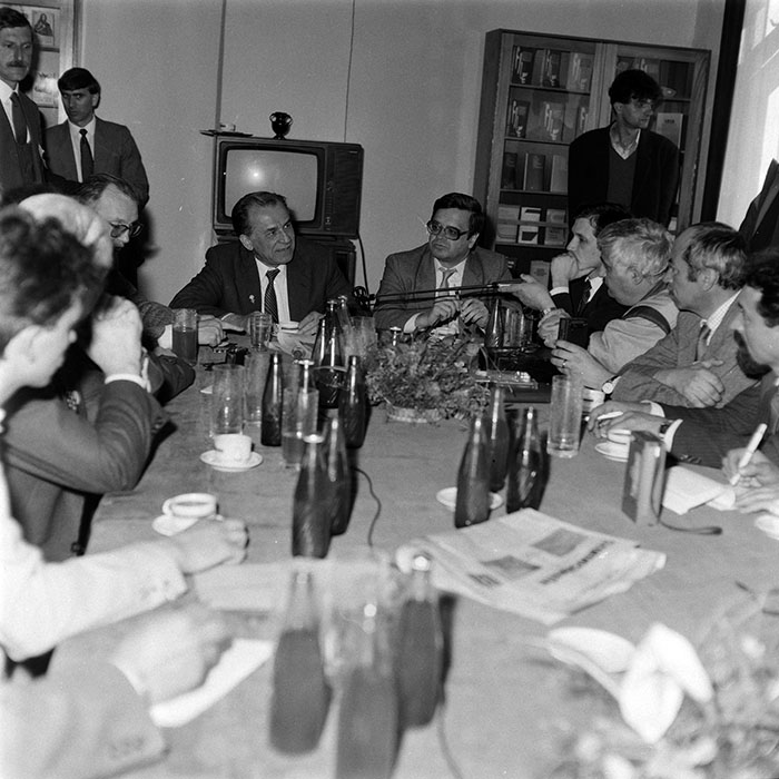 minerva_1987-1991_c2_c2r3_013