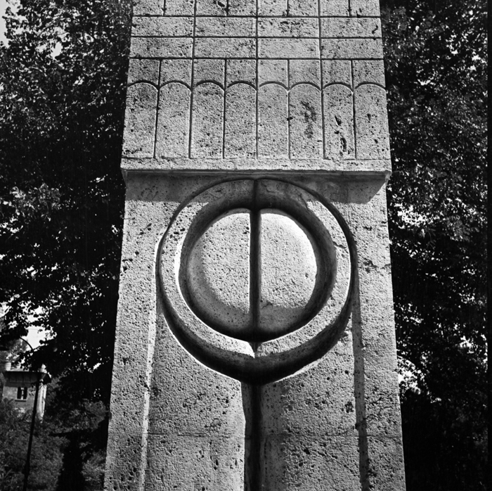 minerva_deak_f_c21_sculptura_Brancusi_Targu_Jiu-001