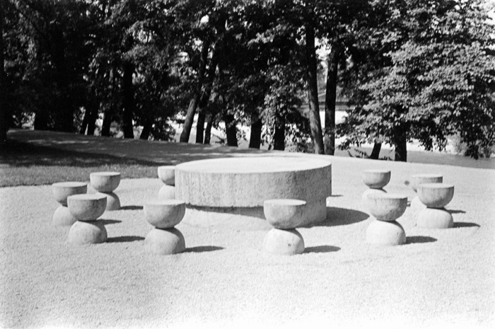 minerva_deak_f_c21_sculptura_Brancusi_Targu_Jiu-020