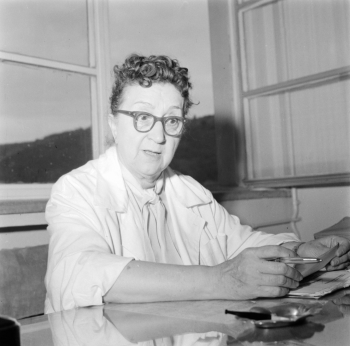 minerva_deak_f_c22_portret_Raluca_Ripan-001