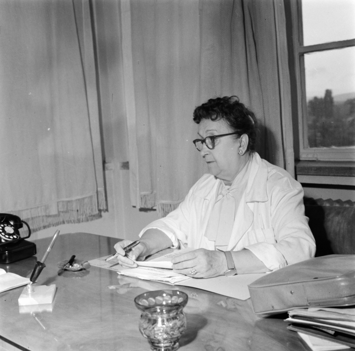 minerva_deak_f_c22_portret_Raluca_Ripan-002