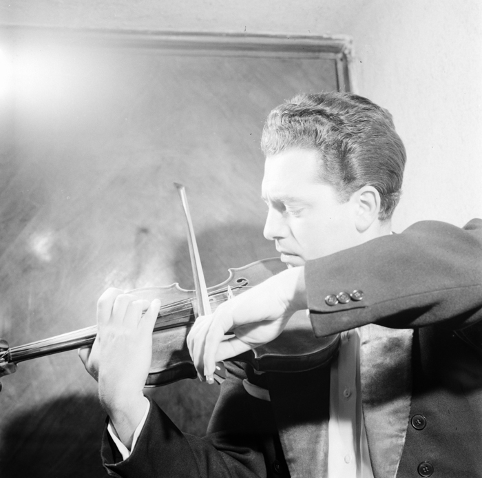 minerva_deak_f_c22_portret_Ruha_Istvan-001