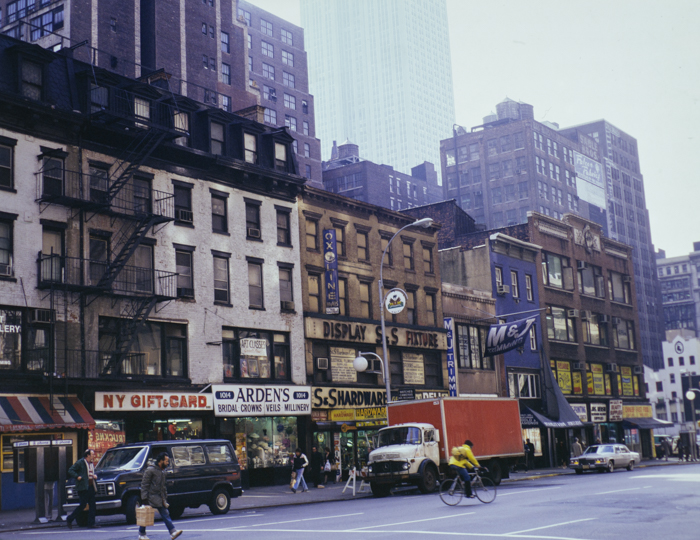 minerva_deak_f_c3_s2_33_1982_II_manhattan-013
