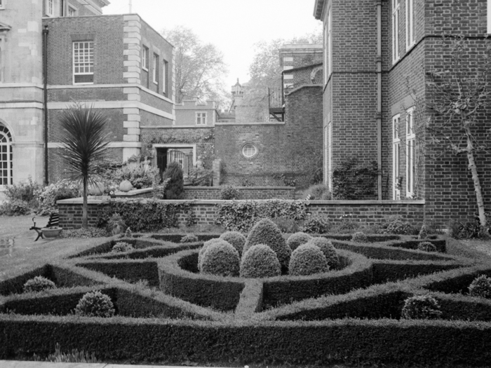 minerva_deak_f_c8_s1_008_1996_london-042