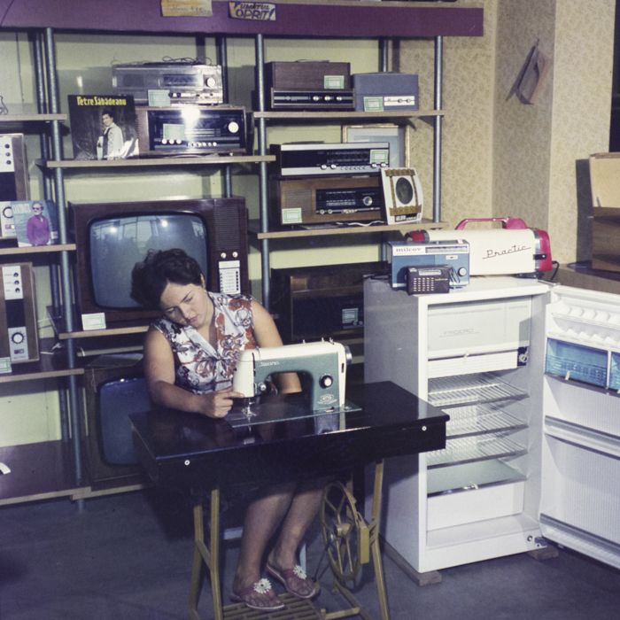 minerva_dn_1971_486_reclama_masina_de_cusut_monica_002