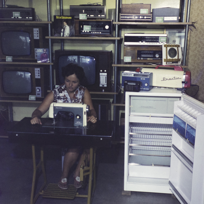 minerva_dn_1971_486_reclama_masina_de_cusut_monica_003