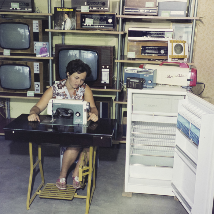 minerva_dn_1971_486_reclama_masina_de_cusut_monica_005