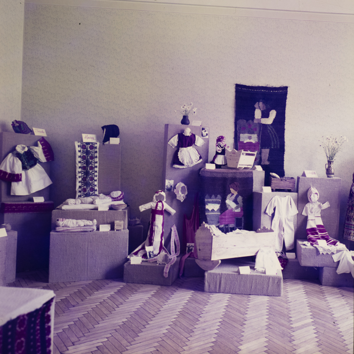 minerva_dn_1971_497_expozitie_redactie_012