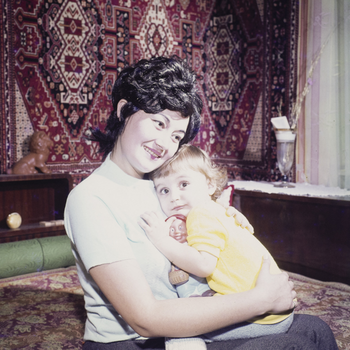 minerva_dn_1973_601_mama_copil_katona_eva_001