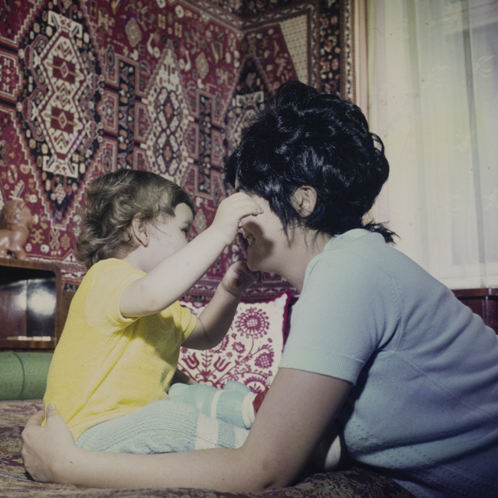 minerva_dn_1973_601_mama_copil_katona_eva_010