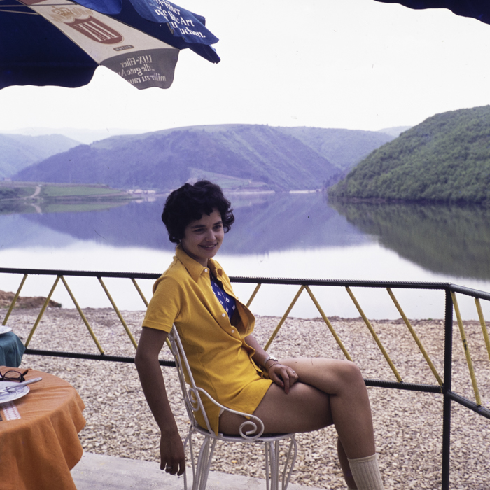 minerva_dn_1973_645_copii_si_flori_norica_rebreanu_lacul_de_la_gilau_eva_varga_014