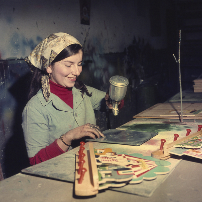 minerva_dn_1977_2010_eleve_muncitoare_001-2