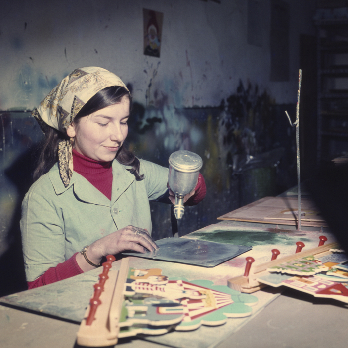 minerva_dn_1977_2010_eleve_muncitoare_002