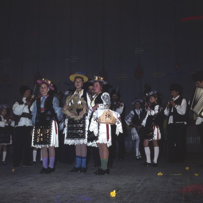 minerva_dn_1977_2221_cantarea_romaniei_baza_judeteana_de_dansuri_cluj_003