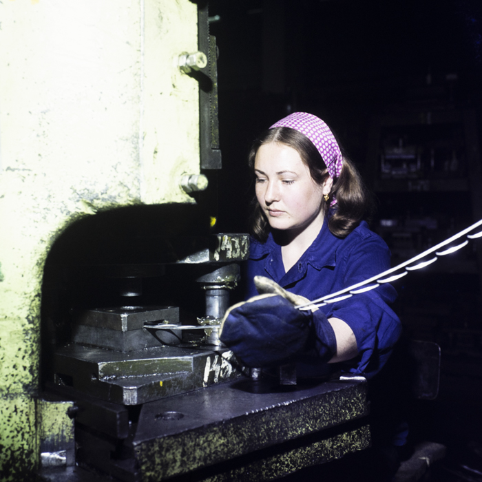 minerva_dn_1977_2232_steagul_rosu_brasov_001