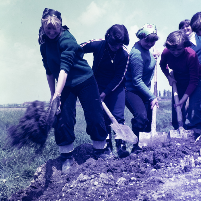 minerva_dn_1978_2326_tinere_001