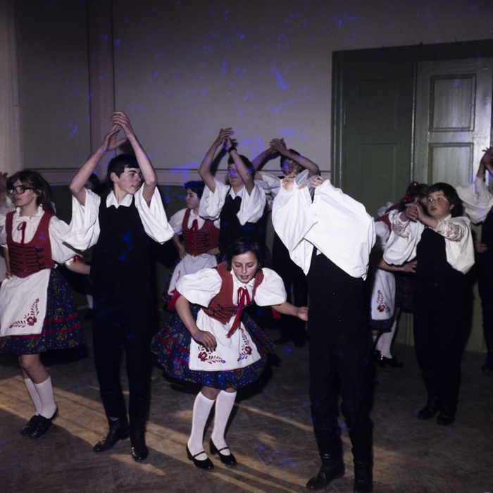 minerva_dn_1981_2535_dansuri_populare_elevi_pleica_007