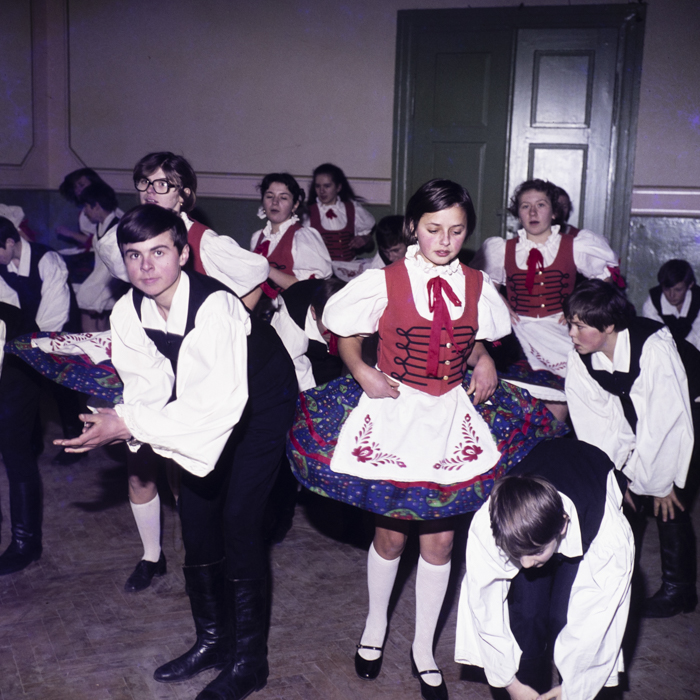 minerva_dn_1981_2535_dansuri_populare_elevi_pleica_009