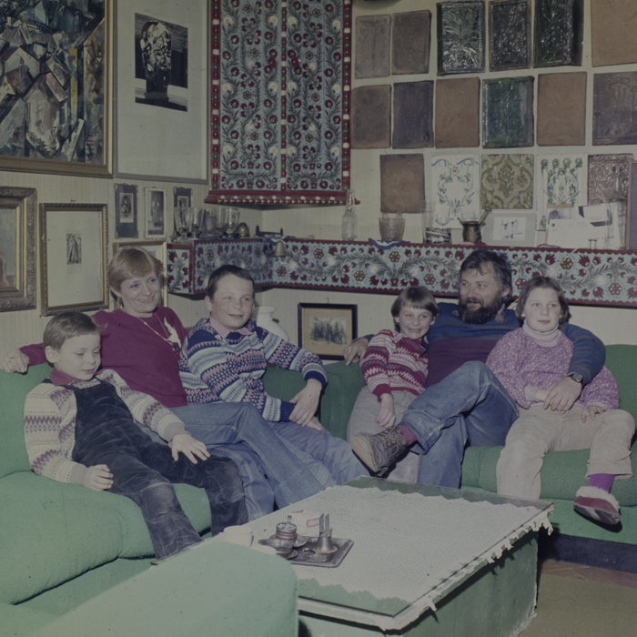 minerva_dn_1986_2806_familie_din_manastur_004