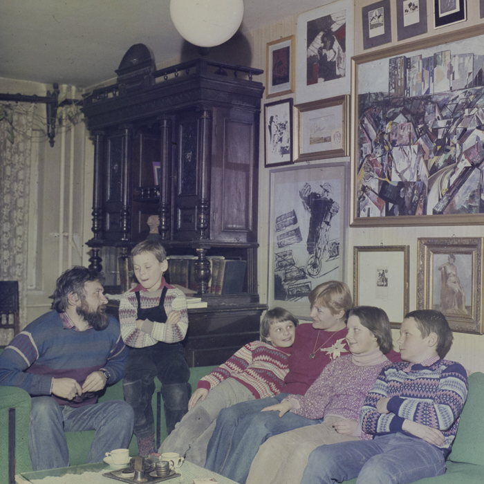 minerva_dn_1986_2806_familie_din_manastur_005