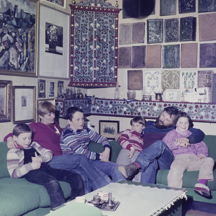 minerva_dn_1986_2806_familie_din_manastur_007