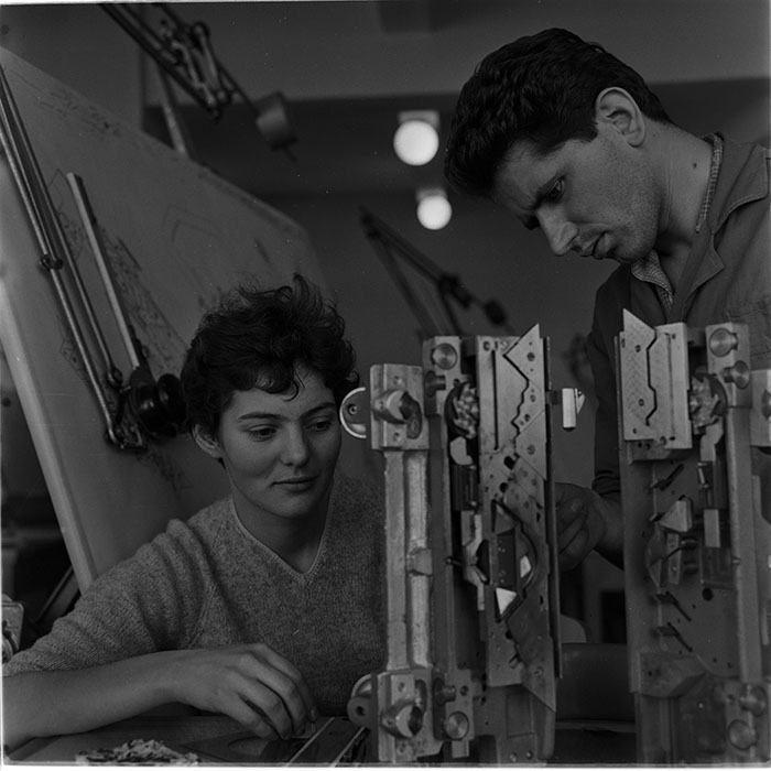 minerva_metalu_rosu_006