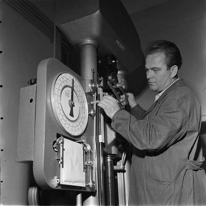 minerva_metalu_rosu_026