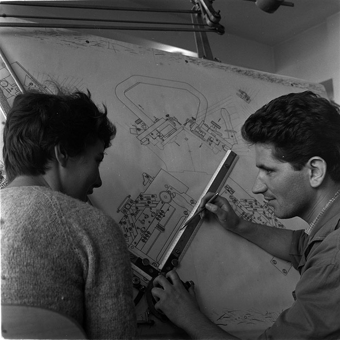 minerva_metalu_rosu_036