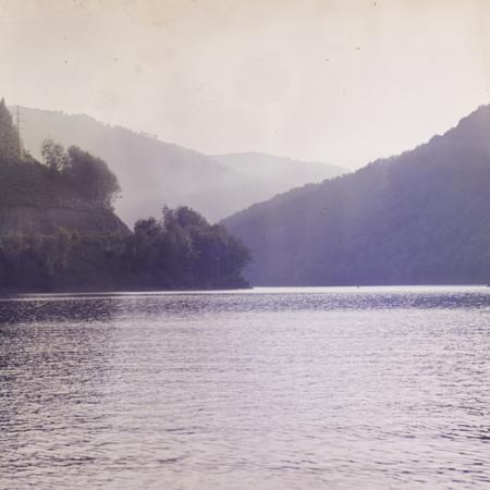 minerva_dn_1977_2263_familie_in_excursie_lacul_de_la_tarnita_001