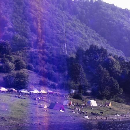 minerva_dn_1977_2263_familie_in_excursie_lacul_de_la_tarnita_003