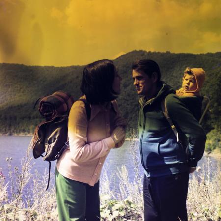 minerva_dn_1977_2263_familie_in_excursie_lacul_de_la_tarnita_005