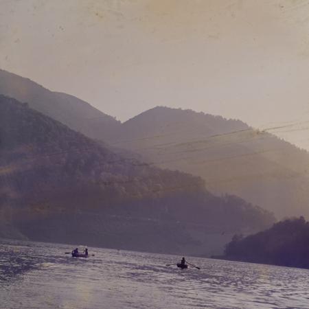 minerva_dn_1977_2263_familie_in_excursie_lacul_de_la_tarnita_012