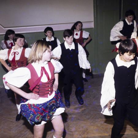 minerva_dn_1981_2535_dansuri_populare_elevi_pleica_005